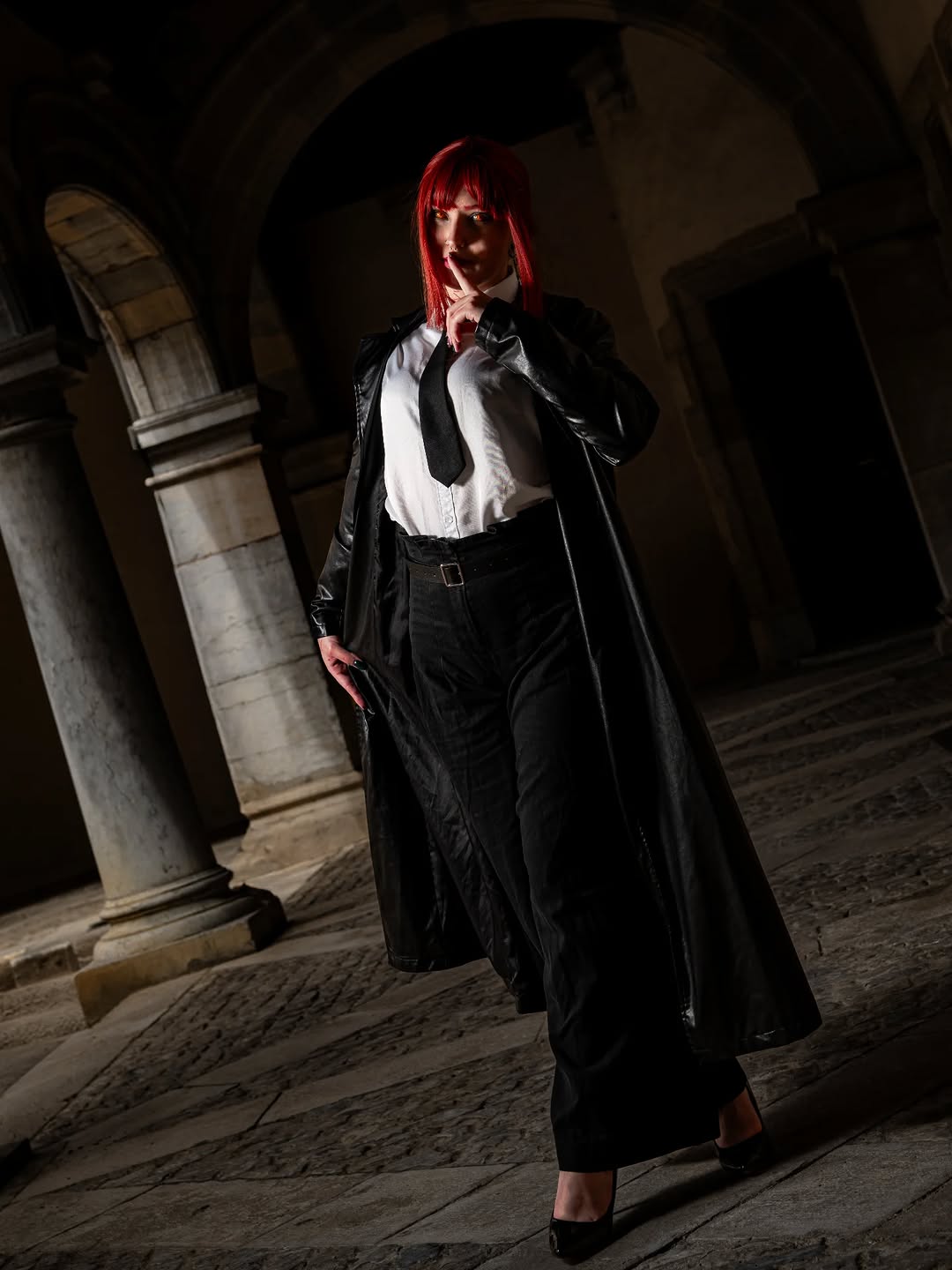 “Silence… je n’ai pas encore fini de décider de ton sort.” Makima

Makima: @kumihisae.cosplay 
🏛📍Musée du Temps 
@besa