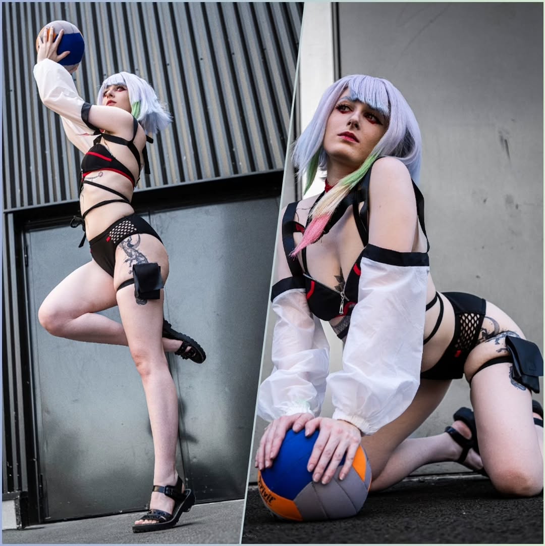 Aim for the moon or something? 🌕

This cosplay saved my con day last year so I guess take this as a reminder to bring c