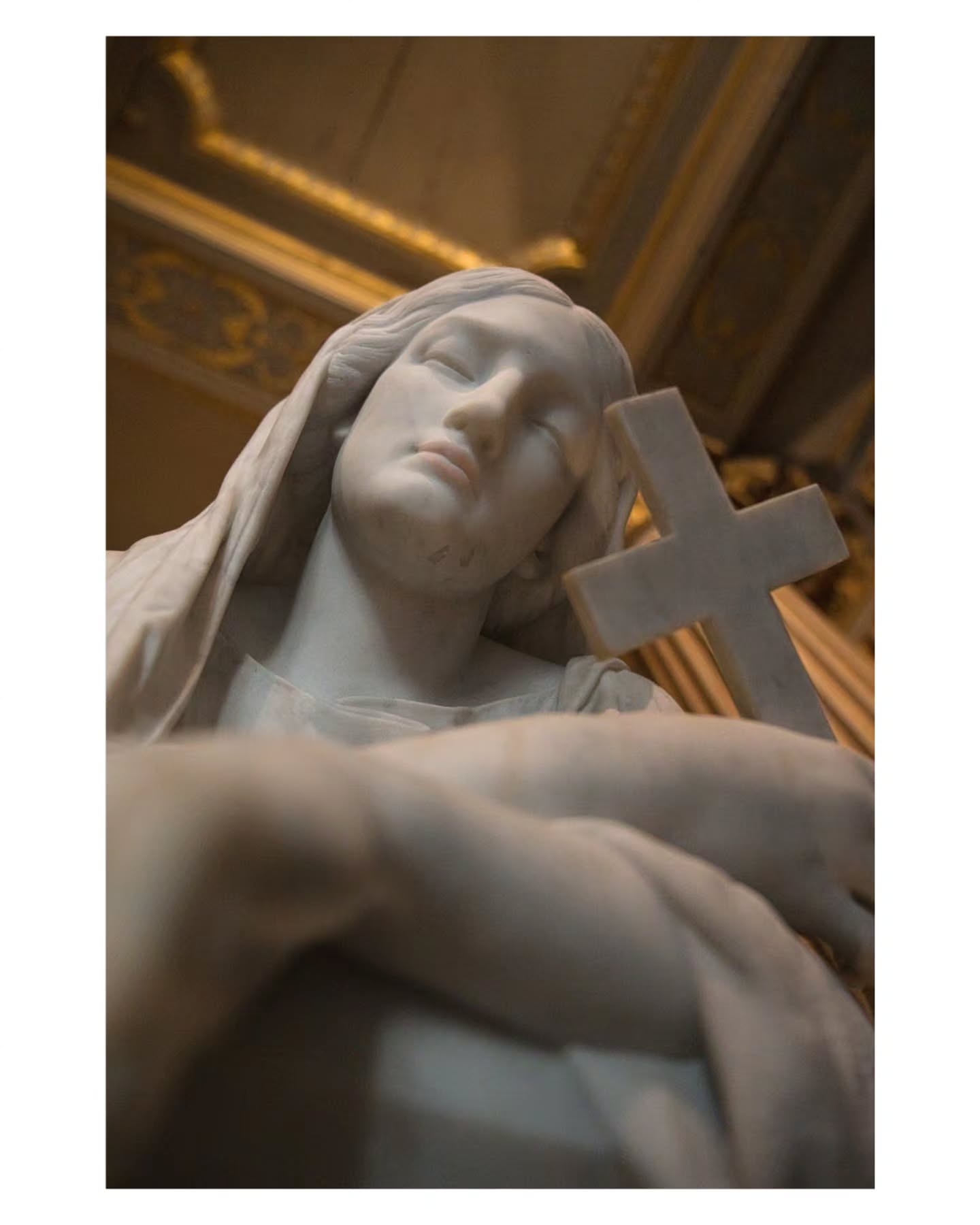 Sous la dureté du marbre, la douceur de l'abandon.
Une grâce infinie.
— 𝗣𝗨𝗥𝗘 𝗦𝗣𝗔𝗥𝗞 | PeakFrame Motion
#pures