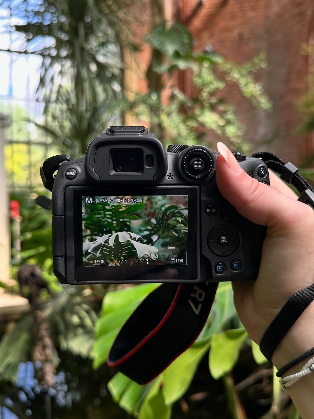 CHAPITRE 3 📸

Être photographe, pour moi, ce n’est pas simplement prendre une belle photo.

C’est réussir à capturer qu
