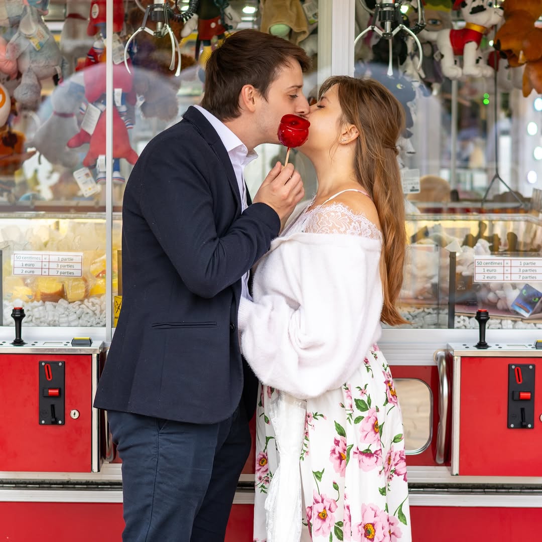 Deux personnes, une complicité... 🤍

Pas besoin de savoir poser, ni d’être parfaitement à l’aise devant l’objectif. Le