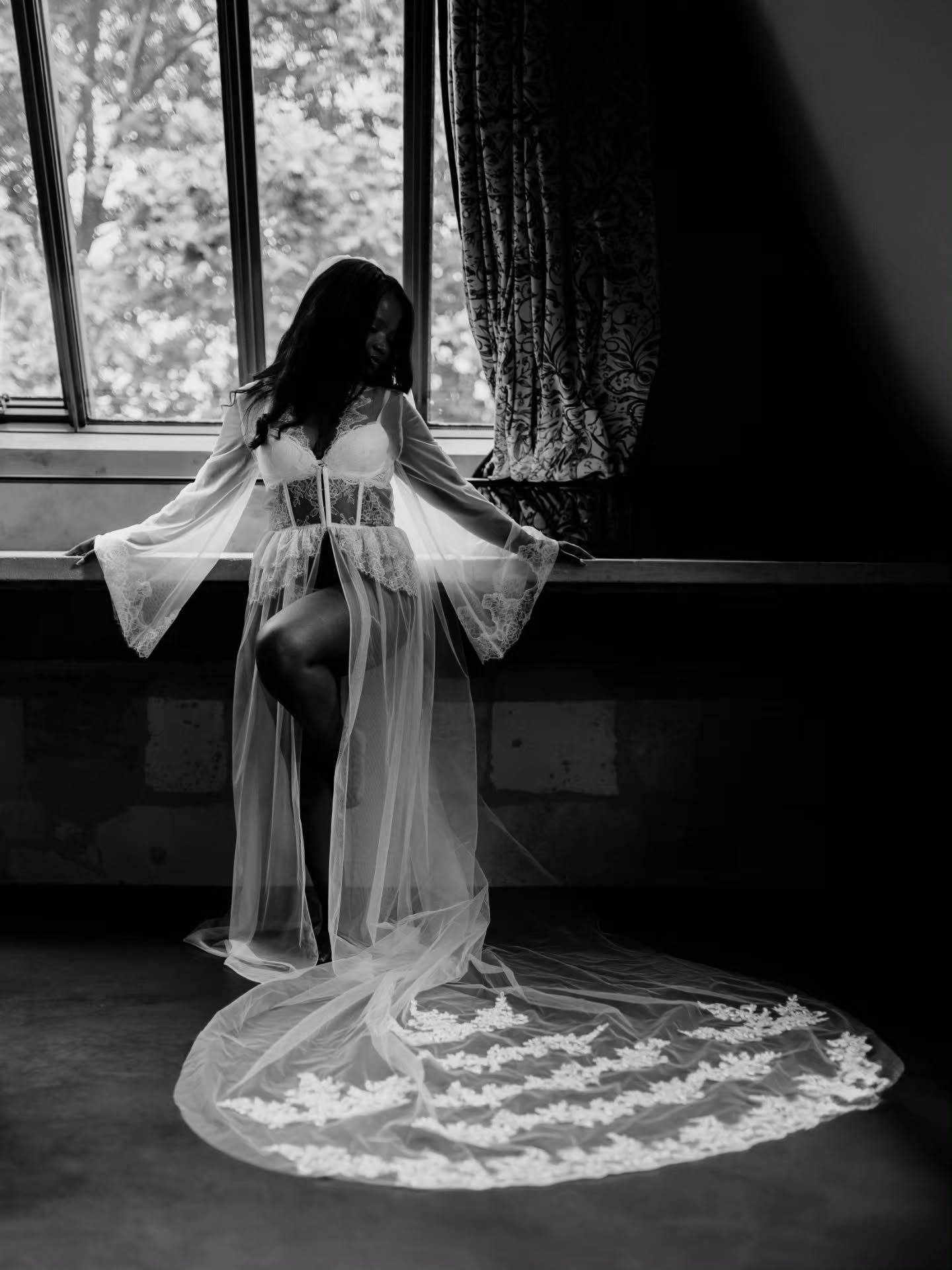 Bien plus qu'un cadeau de mariage.

La plupart du temps, vous réservez une séance Boudoir de la Mariée pour offrir les p