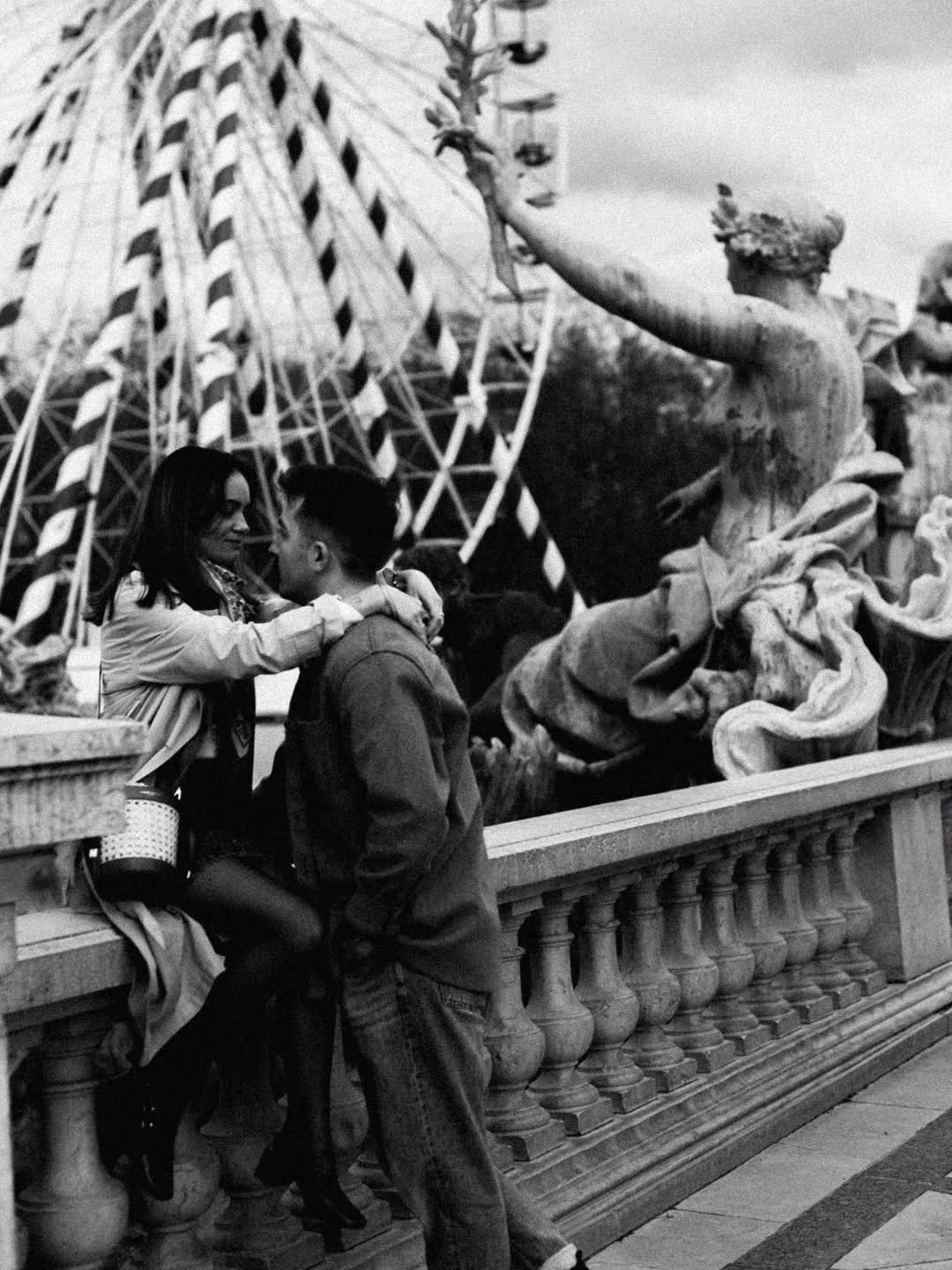 Les amoureux dans les rues de Bordeaux. Des images intemporelles pour célébrer votre complicité 🥰 

Vos regards. Vos ge
