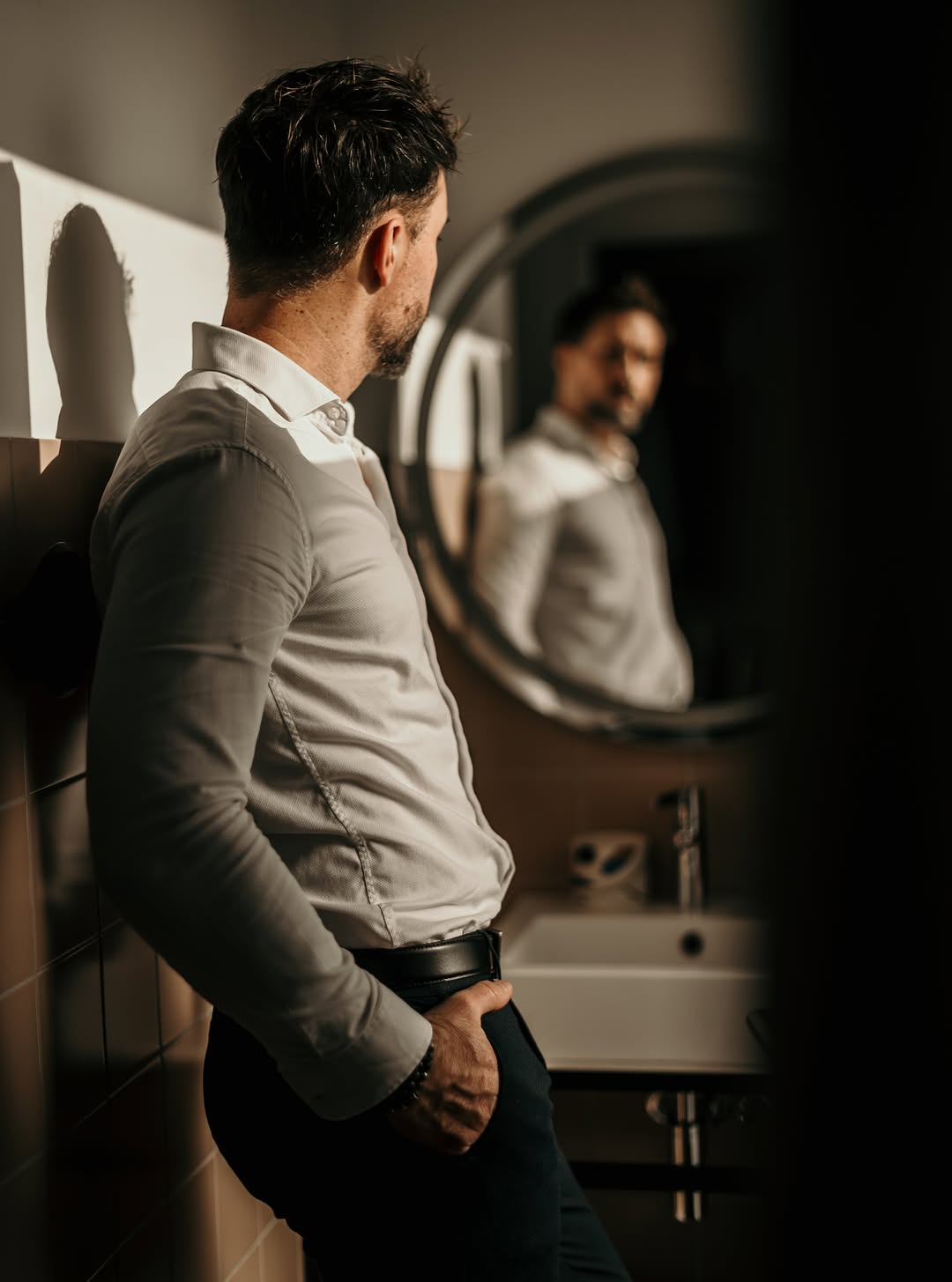 Le regard plongé dans le miroir de l'âme
Vision troublée de ce que l'on peut y trouver
Se voit-on soi? Ou bien un autre?