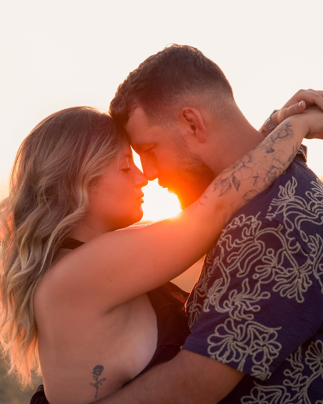 MARTIN & MANON
Séance shooting de couple à la golden hour ! 🌅
🌸Photographe Professionnel
📍Occitanie